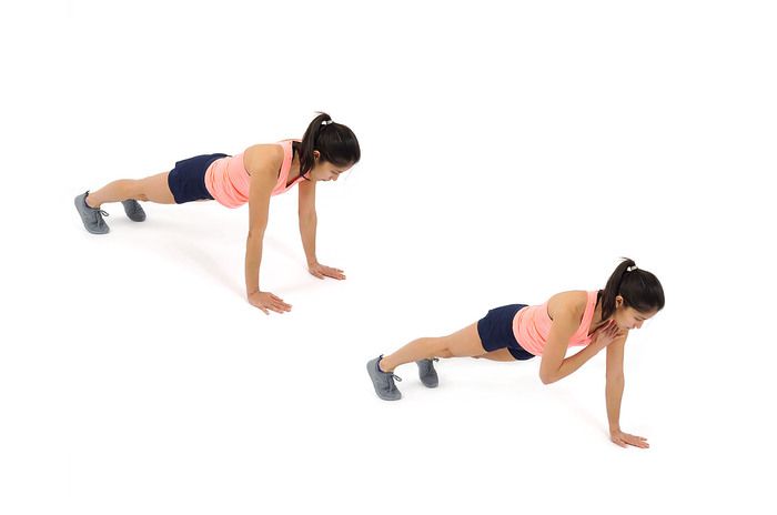 thực hiện chạm vai ở tư thế plank, săn chắc vai và bắp tay.